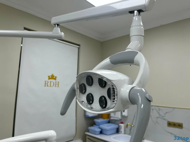 Стоматологическая клиника ROYAL DENTAL HOUSE (РОЙАЛ ДЕНТАЛ ХАУС) м. Обводной канал