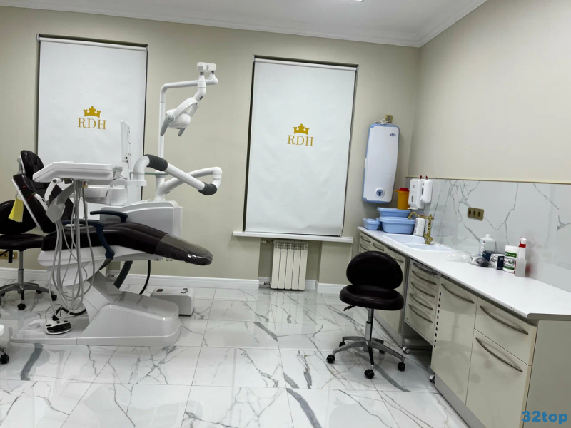 Стоматологическая клиника ROYAL DENTAL HOUSE (РОЙАЛ ДЕНТАЛ ХАУС) м. Обводной канал